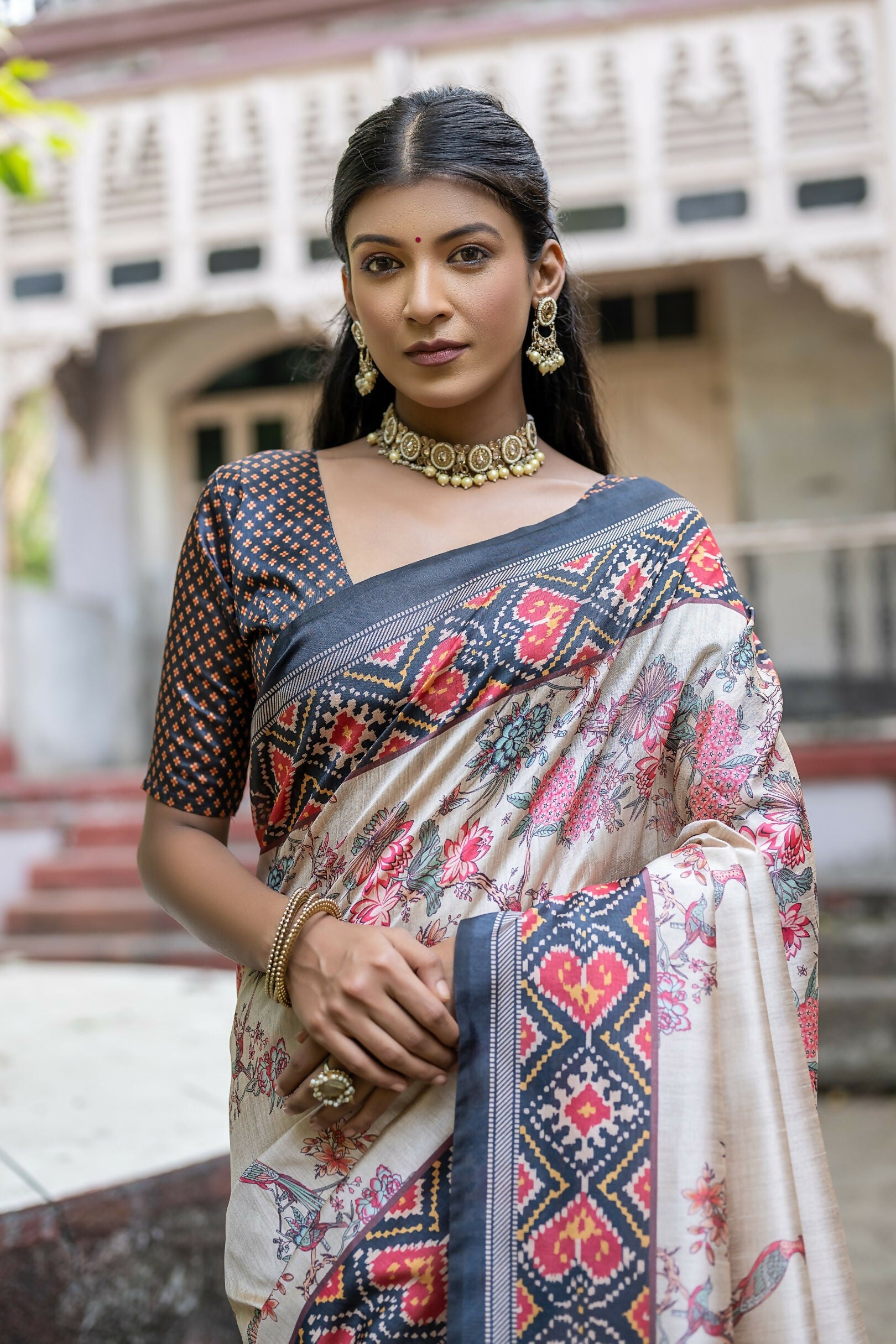 Vishnu Weaves Women's Black Soft Tussar Silk Small Zari Woven Border Saree with Blouse - Swadesiicart