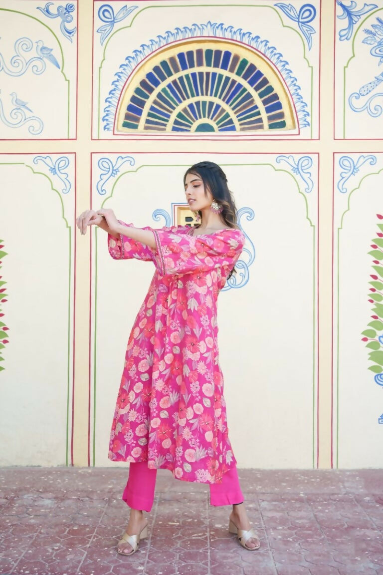 Vaasva Women Pink Muslin Pleated Kurta & Pant Clothing Set | Swadesiicart