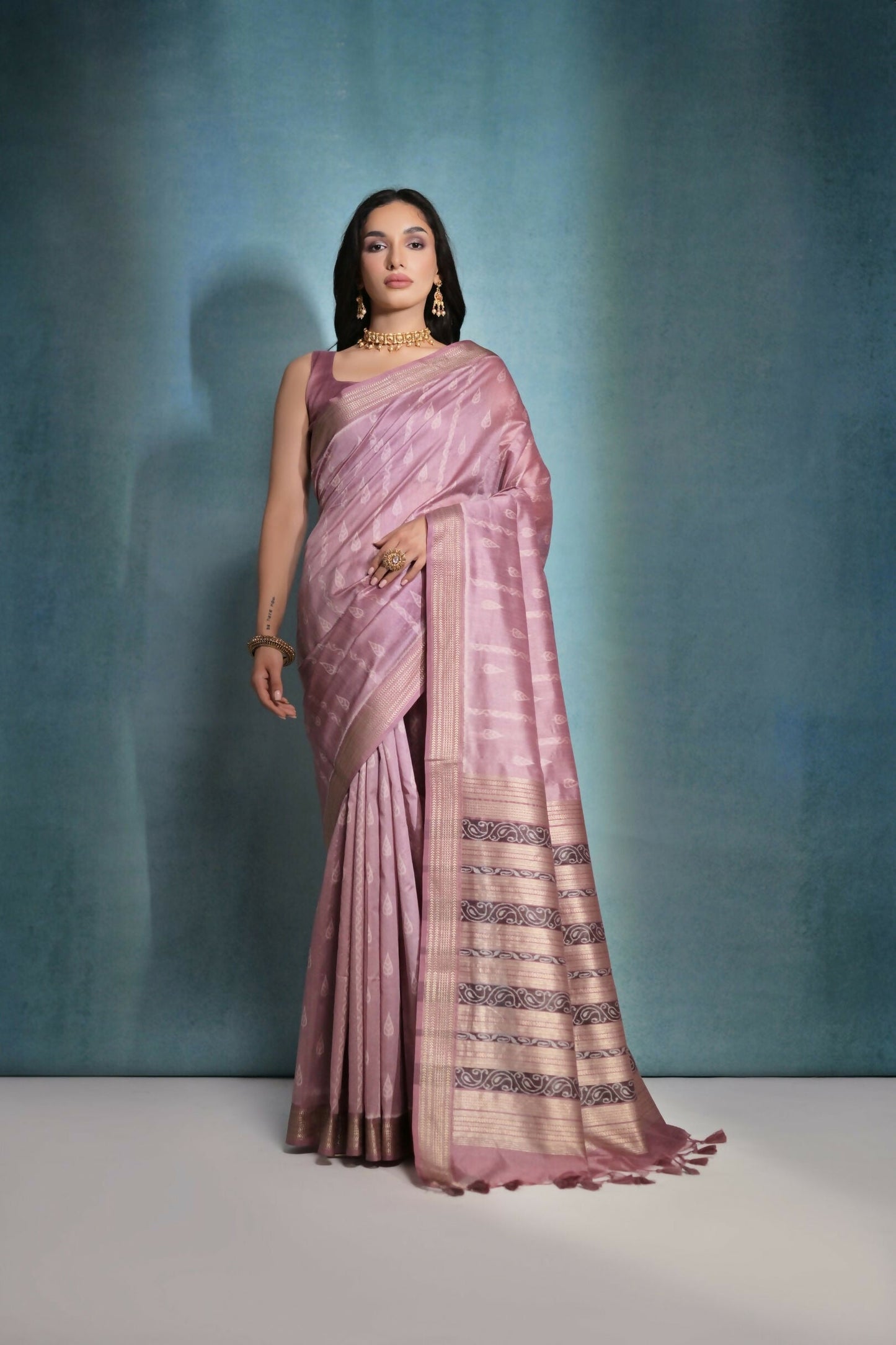 Vishnu Weaves Women's Wine Raw Silk Zari Woven Saree with Blouse - Swadesiicart
