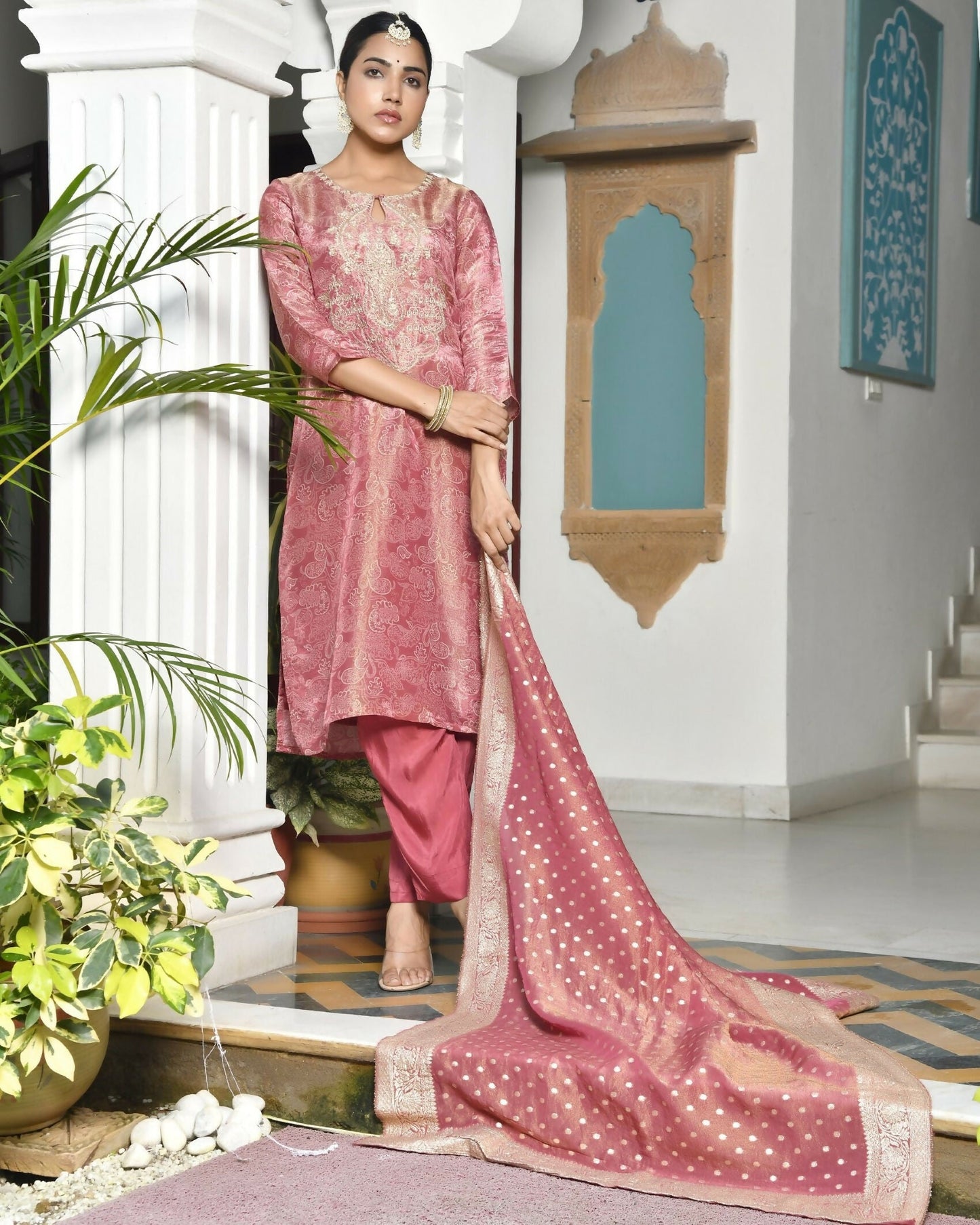 Vaasva Women's Digital Printed Tissue Suit Set With Solid Pant & Brocade Dupatta | Swadesiicart