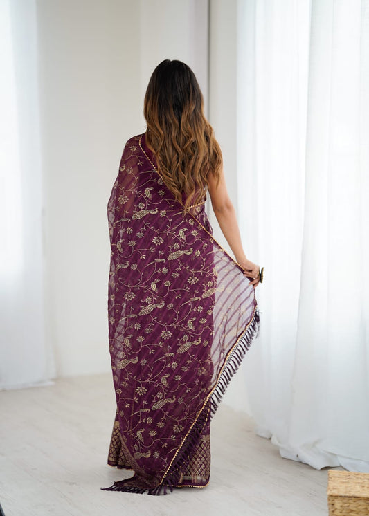Lorenvalley Fashion Wine Solo Georgette Superb Finishing Foils Print & Fancy Zalar Lace in Border Saree with Blouse - Swadesiicart