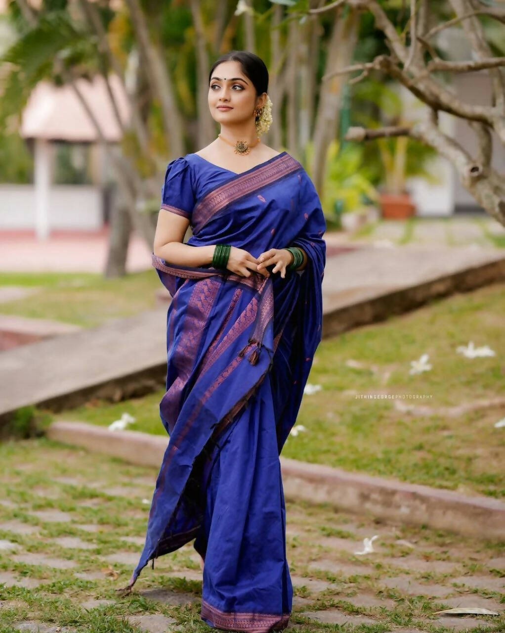 DEIANA'S Beautiful Designer Golden zari Soft Lichi Silk Saree - Blue - Swadesiicart