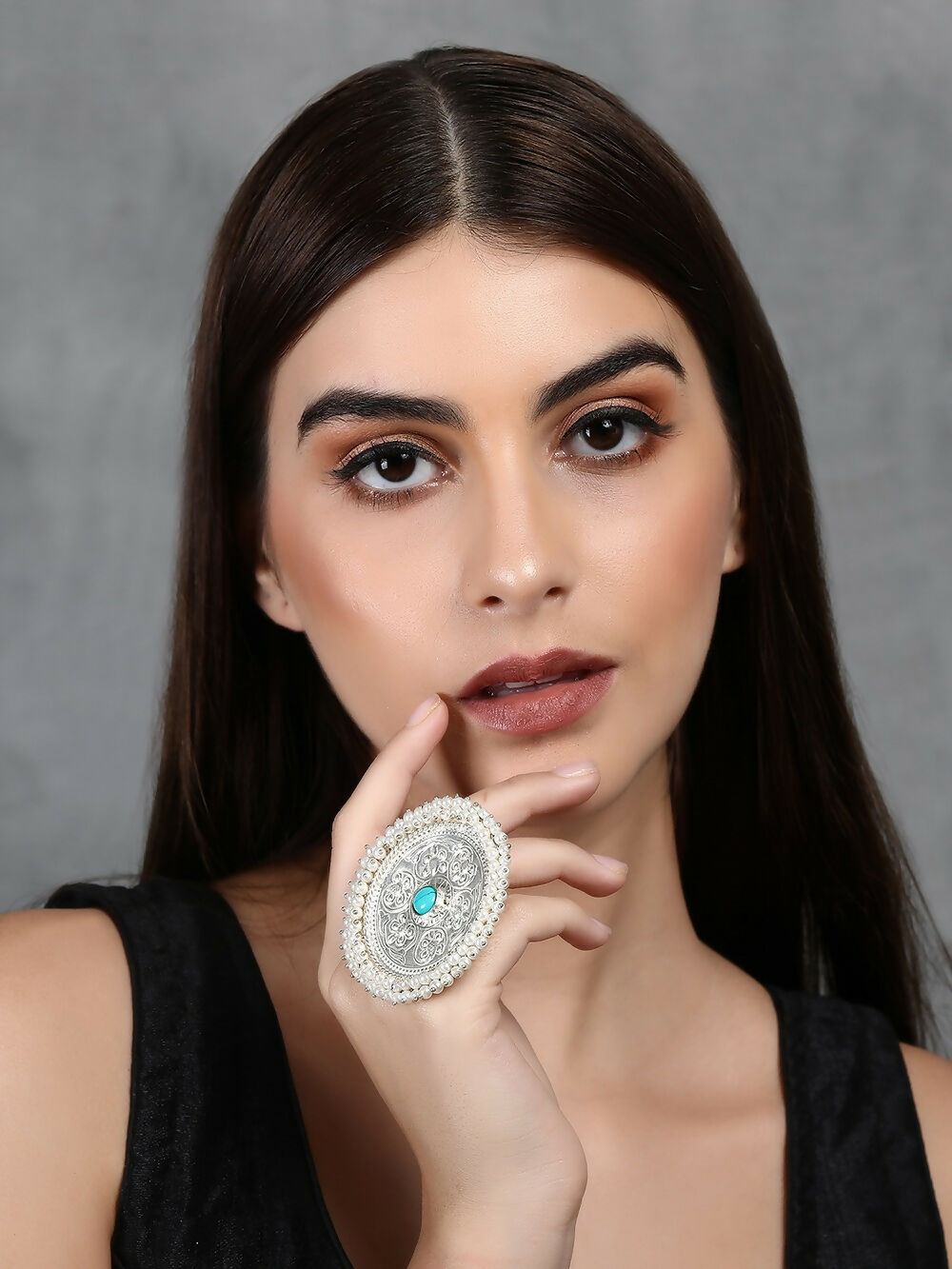 Joban Fashion Women Round Shape Silver Tone Ring | Swadesiicart