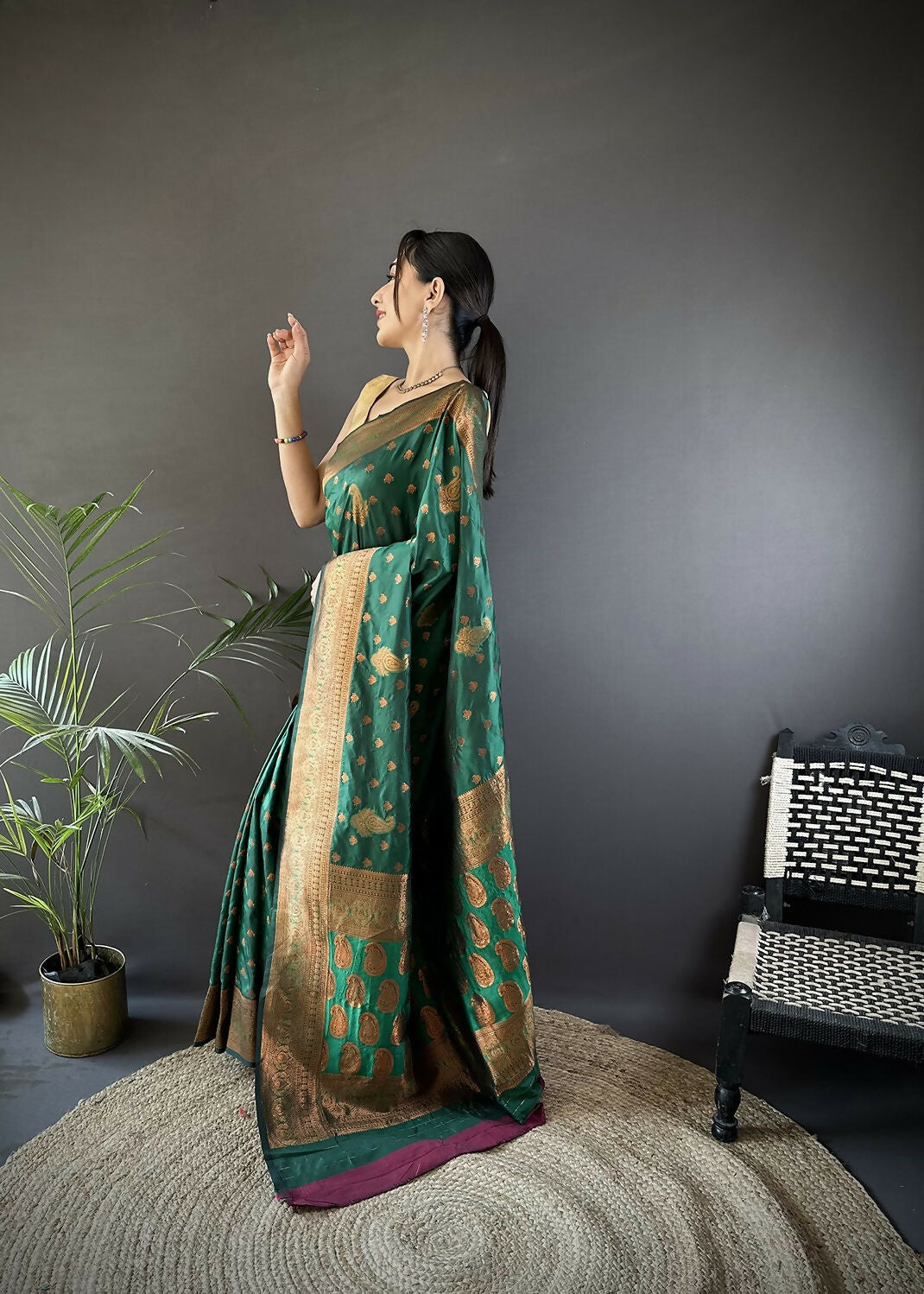 Joban Fashion Banarasi Dark Green Woven Soft Silk Saree | Swadesiicart