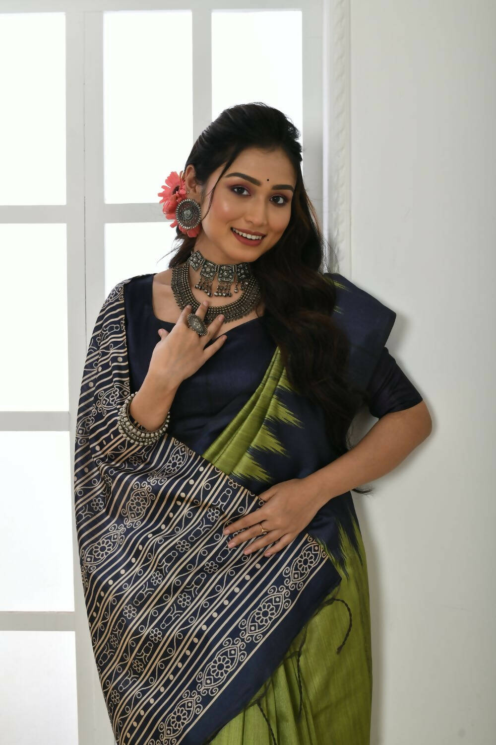 Vishnu Weaves Women's Olive Tussar Silk Temple Print Saree with Blouse - Swadesiicart