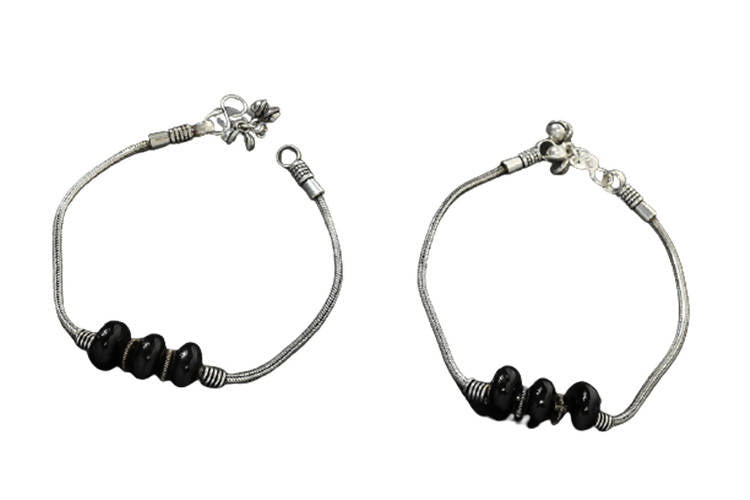 Mominos Fashion Kamal Johar Oxidised Plain Silver With Black Beads Anklets | Swadesiicart