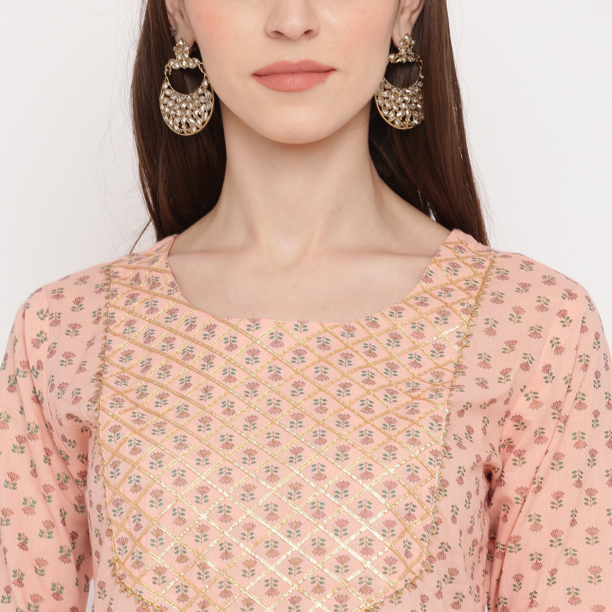 NOZ2TOZ Women's Foil Print & Gota Patti Work Straight Cotton Peach Kurta, Pant & Dupatta - Swadesiicart
