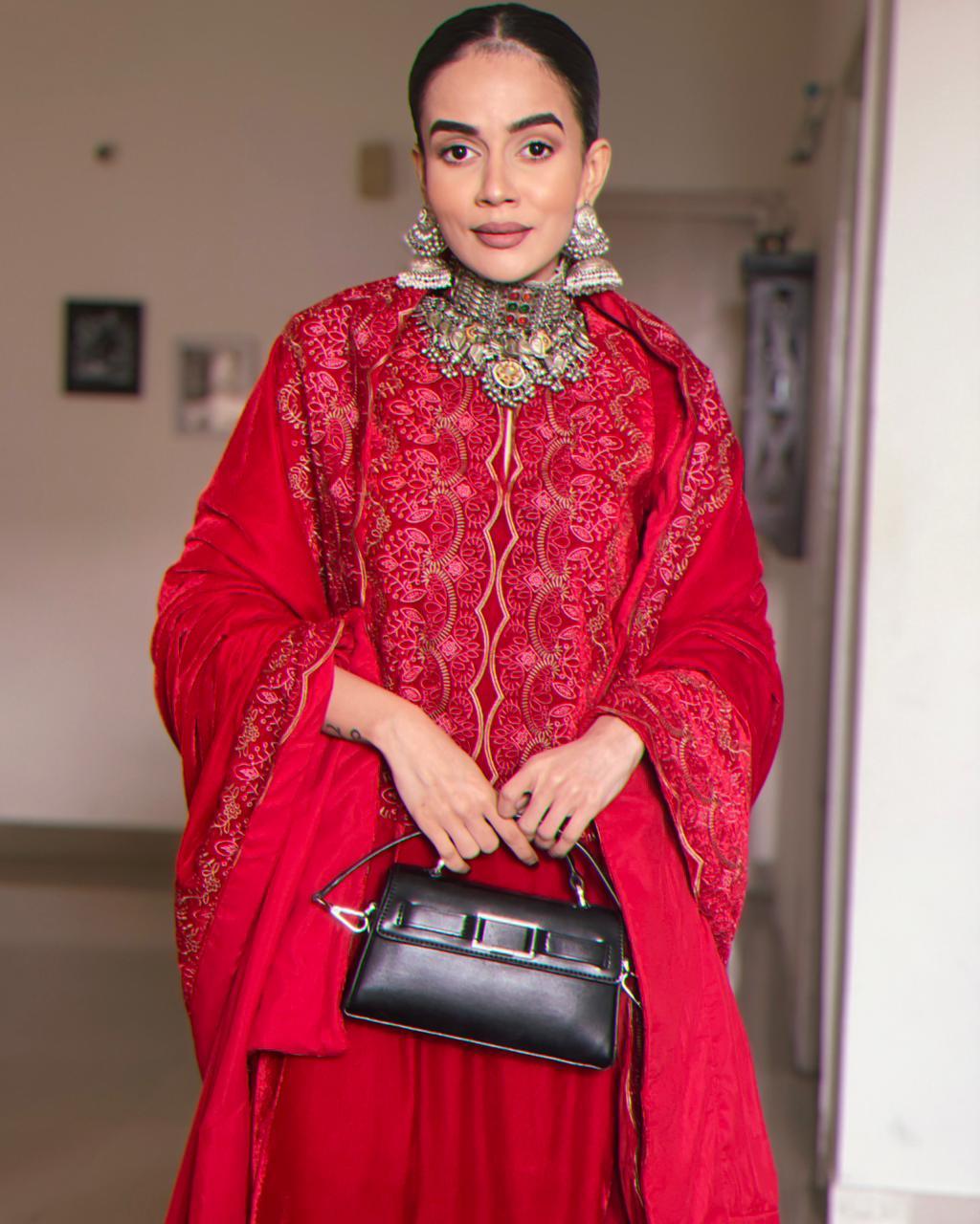 trueBrowns Red Velvet Embroidered Slit Kurta | Swadesiicart