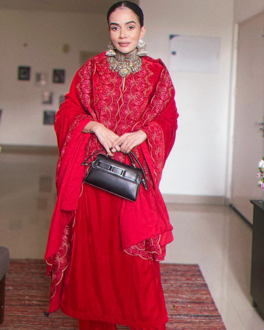 trueBrowns Red Velvet Embroidered Slit Kurta | Swadesiicart