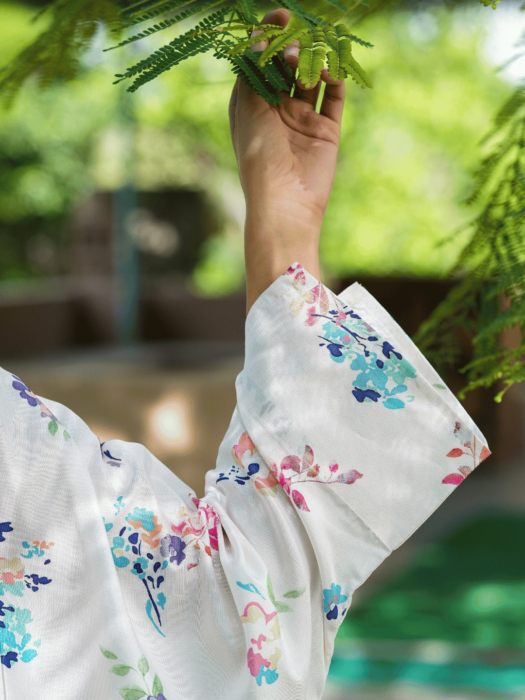Yufta White Floral Print Kaftan Kurta with Trousers Co-Ords - Swadesiicart