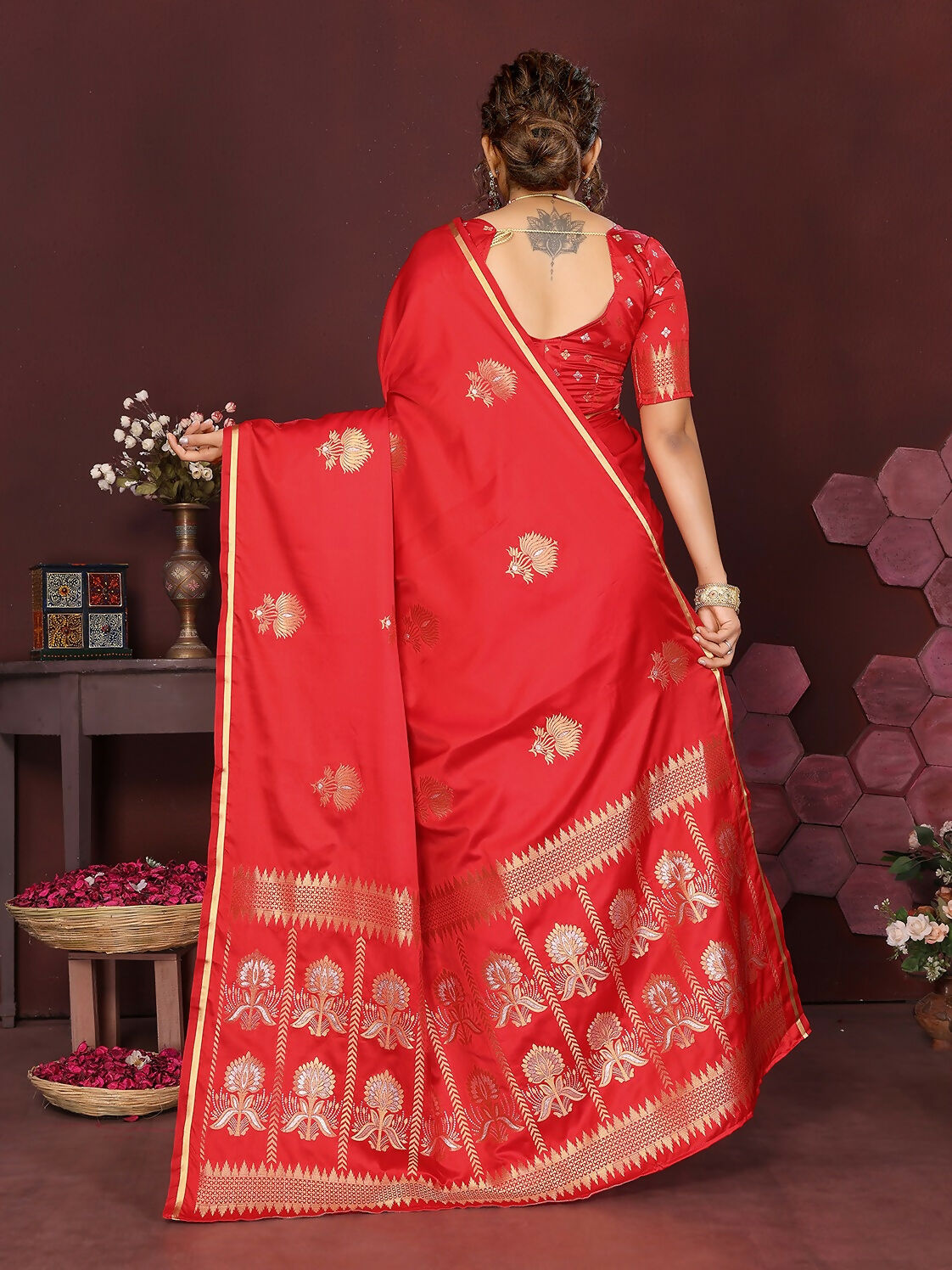 Joban Fashion Red Floral Motifs Banarasi Silk Sarees | Swadesiicart