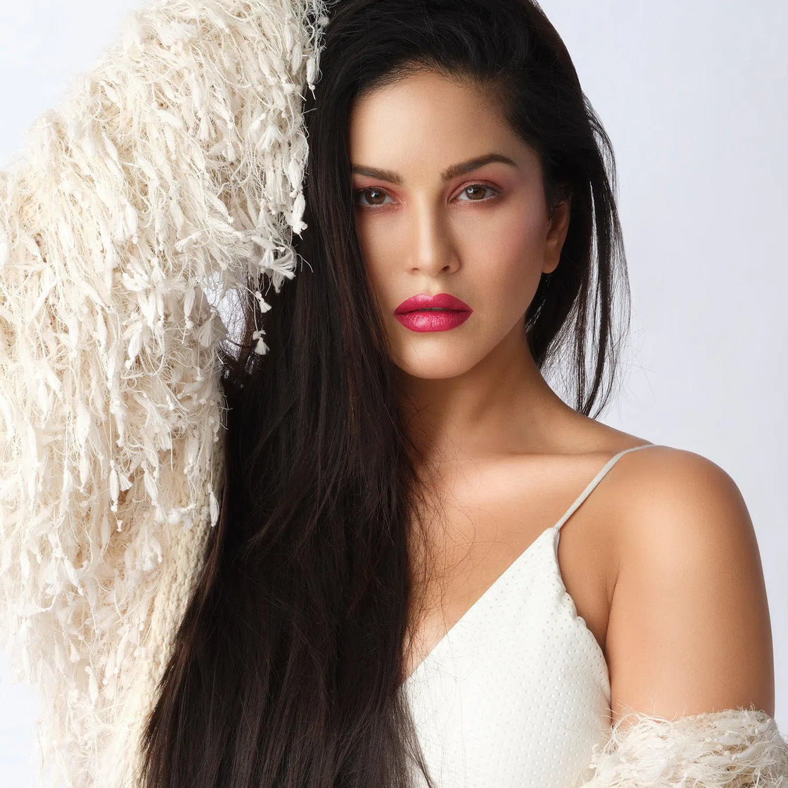 Star Struck By Sunny Leone Liquid Lip Color - Wild Cherry | Swadesiicart