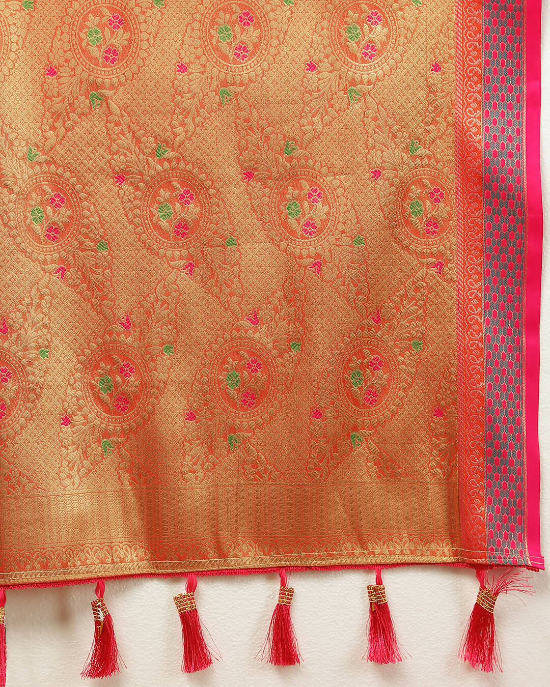 Lorenvalley Fashion Mehndi Kanjivaram Silk Woven Design with Zari Weaving Saree - Swadesiicart
