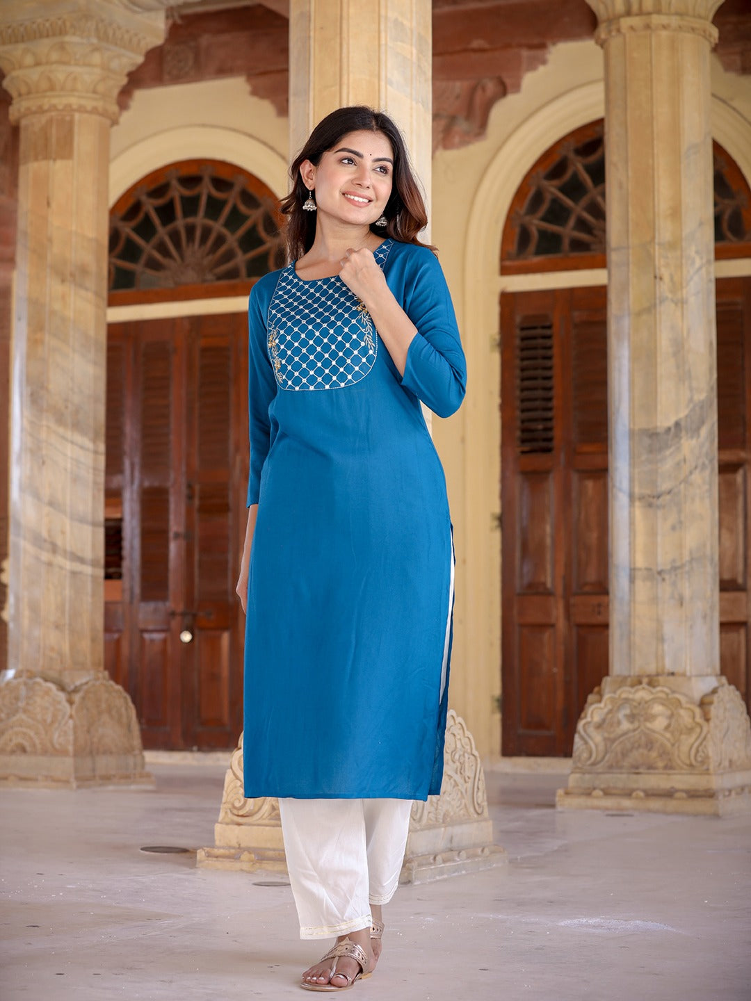 Yufta Women Yoke Design Chikankari Kurta | Swadesiicart