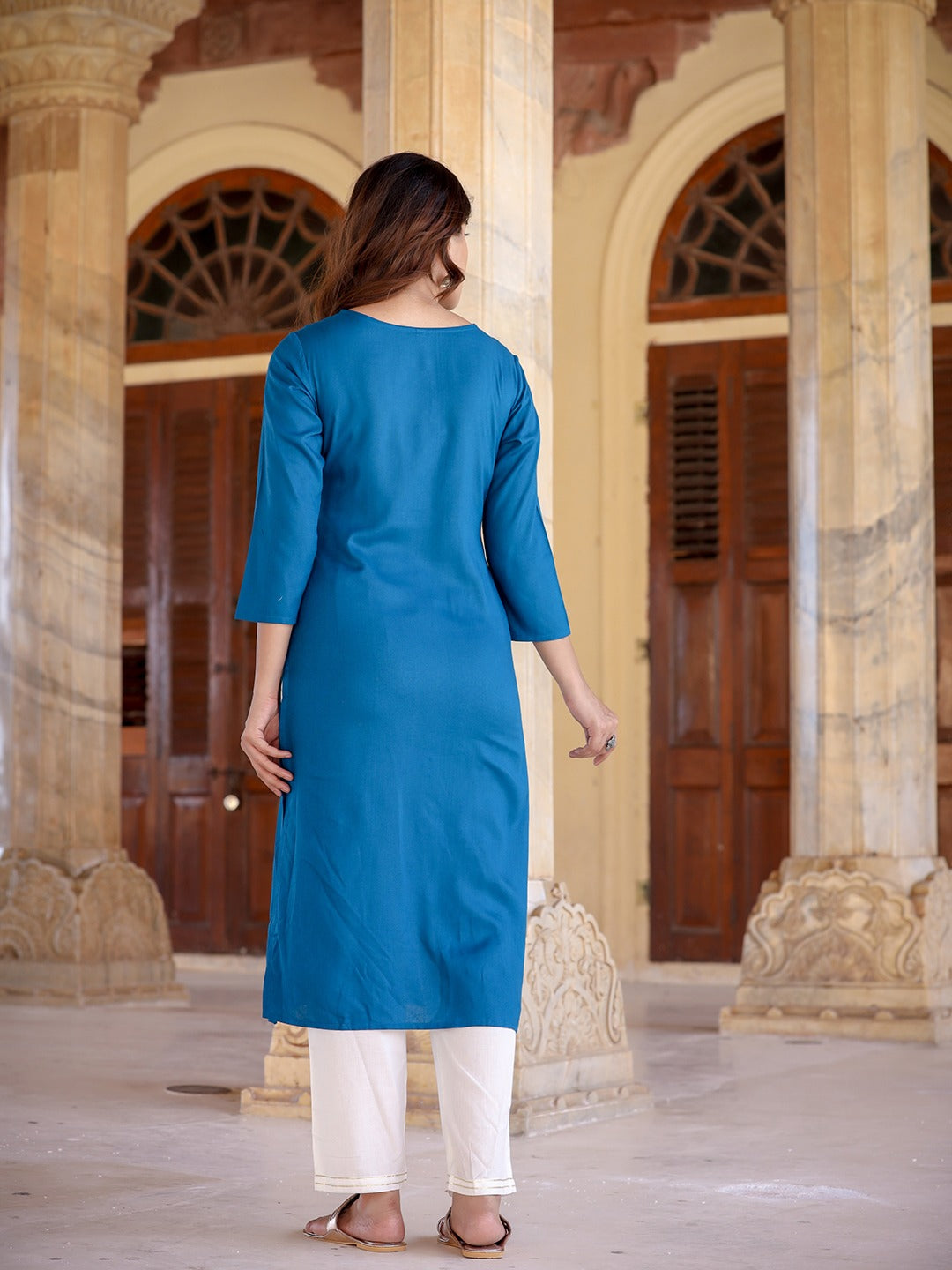 Yufta Women Yoke Design Chikankari Kurta | Swadesiicart