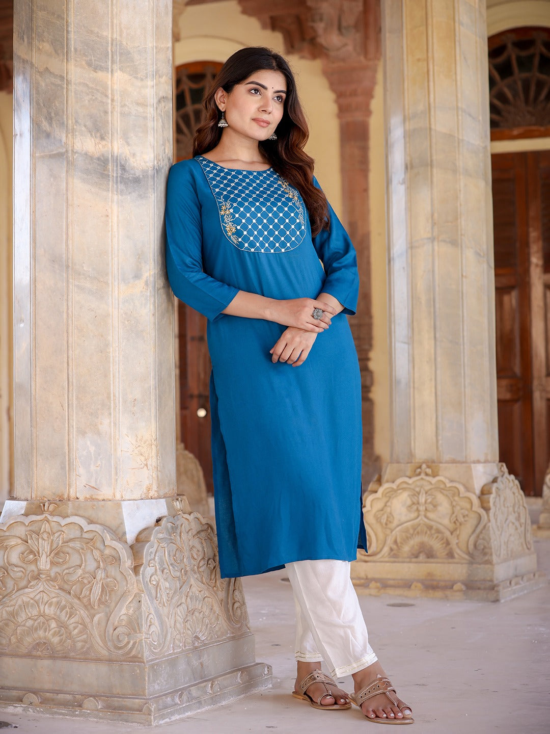 Yufta Women Yoke Design Chikankari Kurta | Swadesiicart