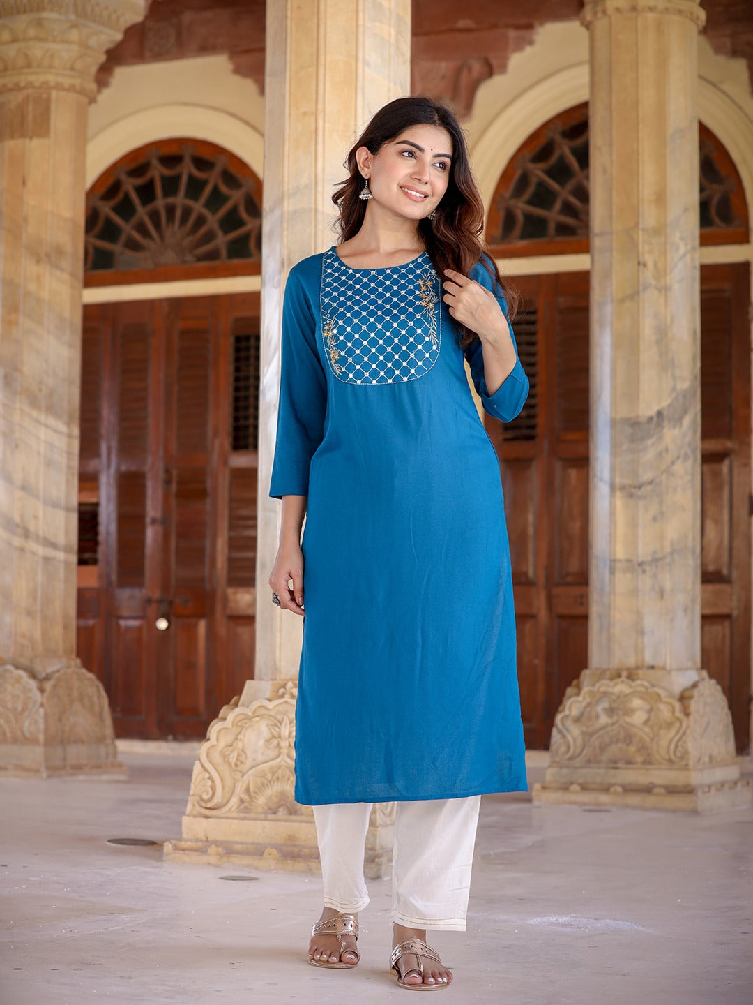 Yufta Women Yoke Design Chikankari Kurta | Swadesiicart
