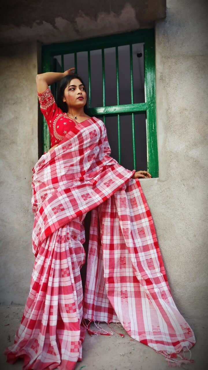 Exclusive Collection Beautiful Check Red Pure Cotton Woven Handloom Saree With Running Blouse Piece - Swadesiicart