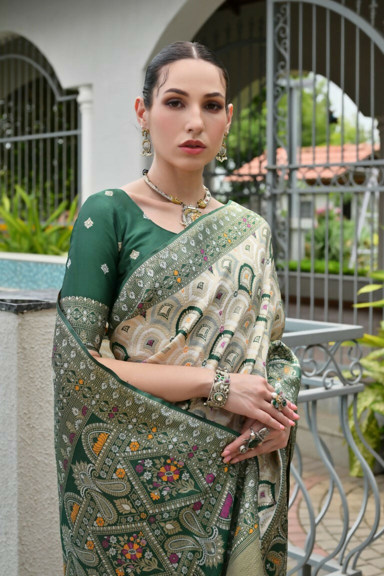 Vishnu Weaves Women's Green Banarasi Silk Patola Zari Woven Saree with Blouse - Swadesiicart