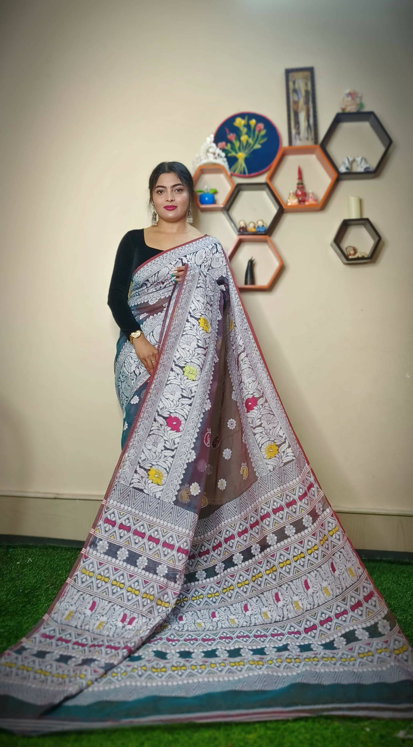 Exclusive Collection Handloom Dhakai Jamdani Saree - Brown - Swadesiicart