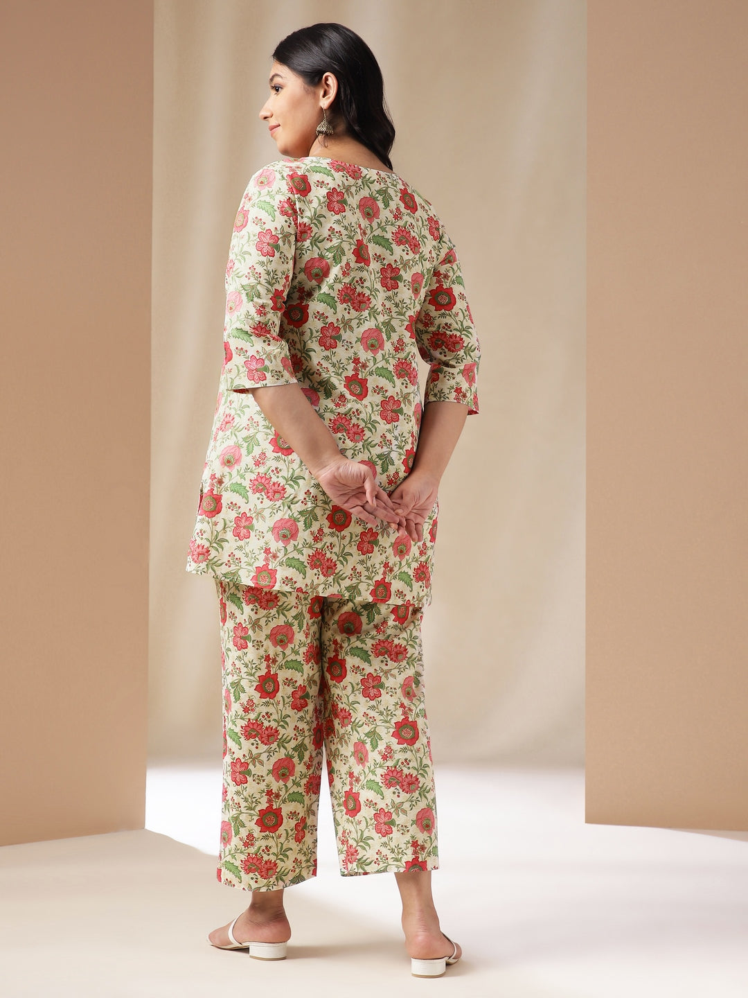 Janasya A-Line Cambric Off White Floral Round Neck Co-Ords - Swadesiicart