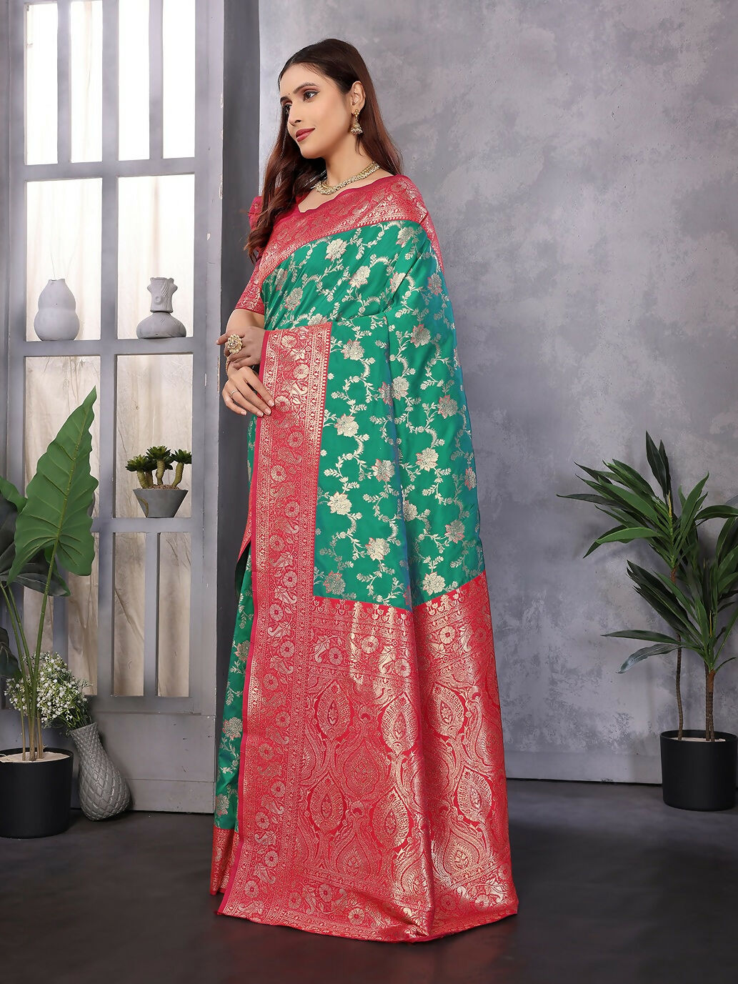 Joban Fashion Banarasi Green Woven Soft Silk Saree | Swadesiicart