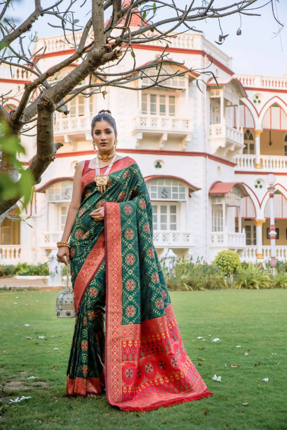 Vishnu Weaves Women's Bottle Green Patola Banarasi Silk Meenakari Zari Woven Saree with Blouse - Swadesiicart