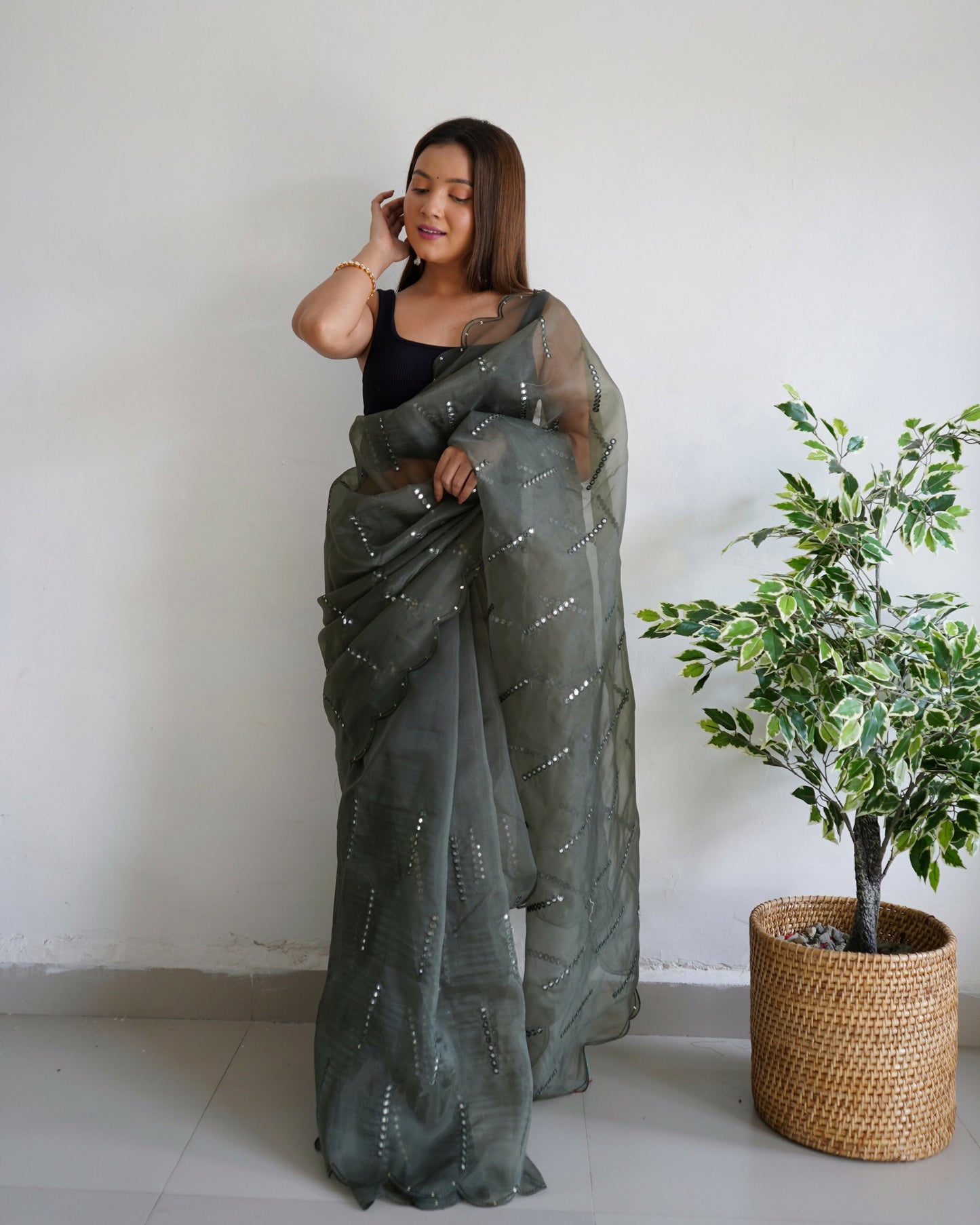 Vamsee Vika 9Mm Grey Organza Saree - Swadesiicart