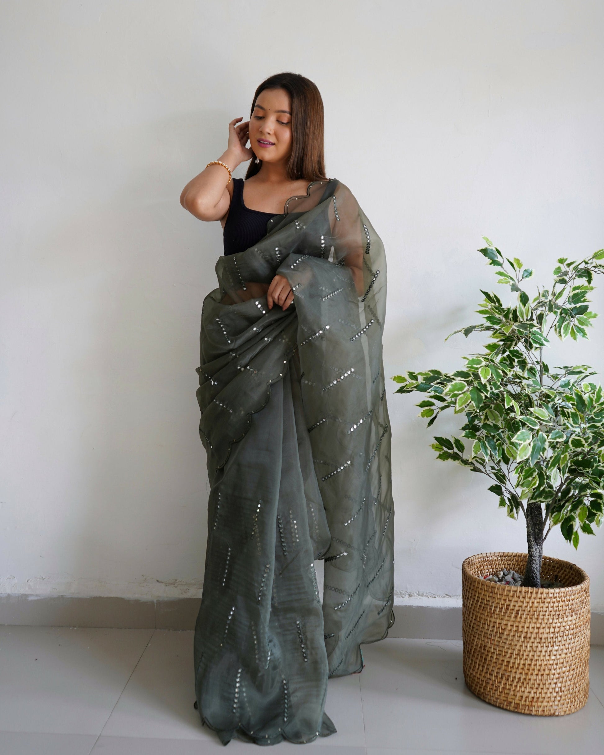 Vamsee Vika 9Mm Grey Organza Saree - Swadesiicart