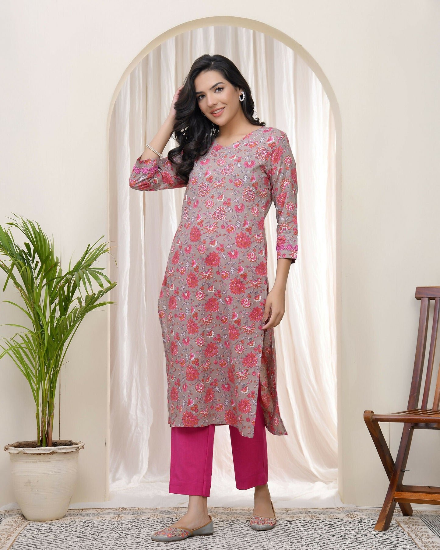 Vaasva Women Charcoal Cotton Printed Straight Kurti With Pant | Swadesiicart