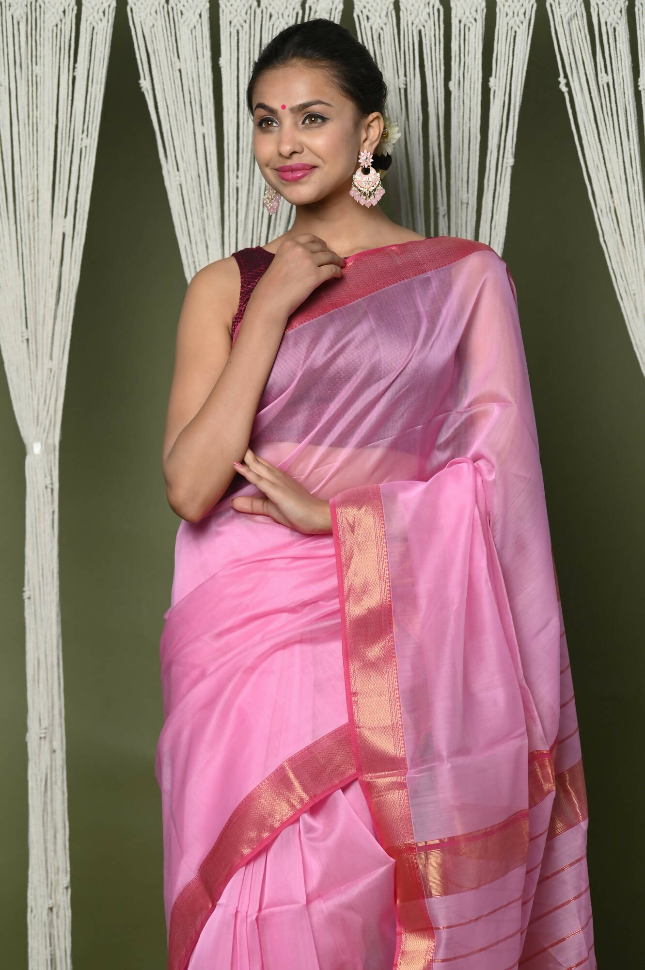 Very Much Indian Handloom Cotton Silk Maheshwari Saree With Sleek Golden Border - Rose Pink | Swadesiicart