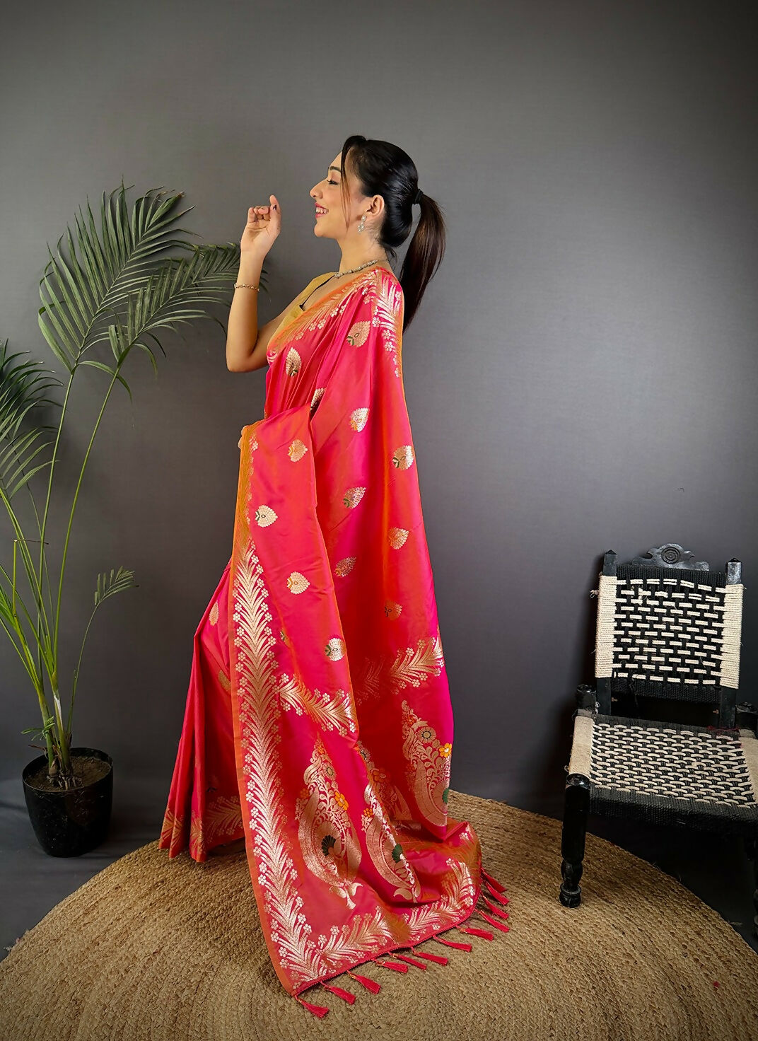 Joban Fashion Banarasi Pink Woven Soft Silk Saree | Swadesiicart