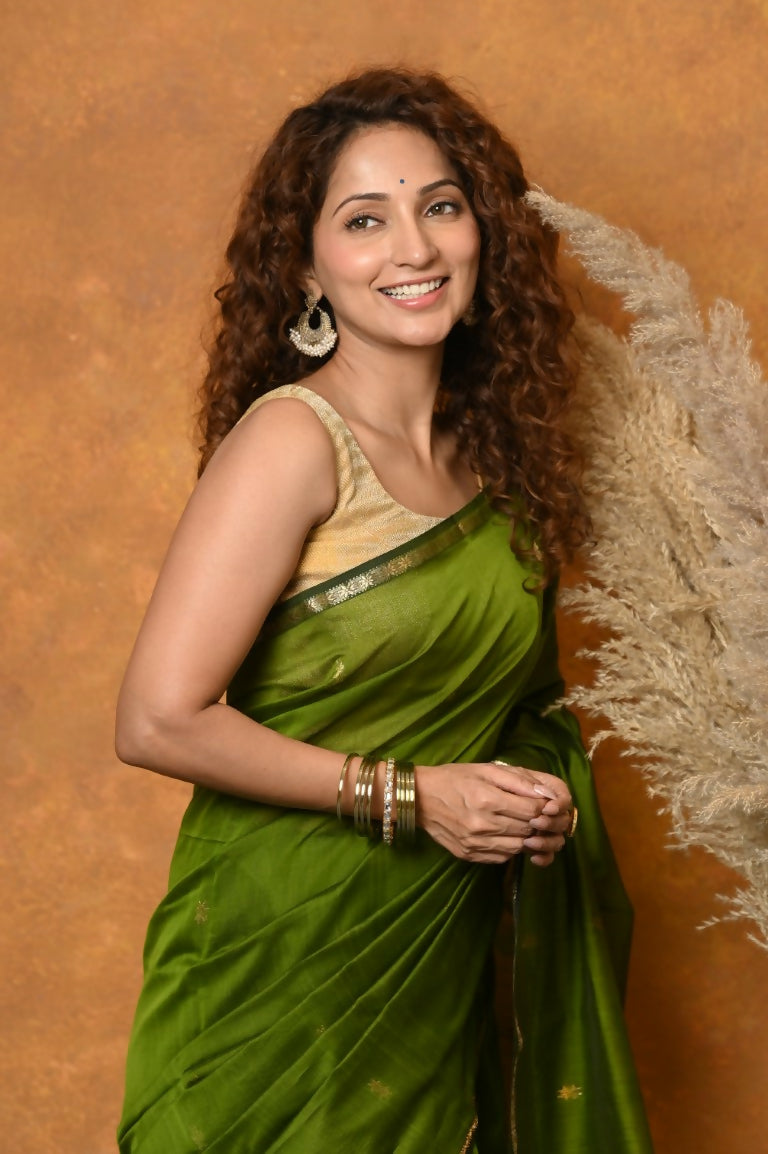 Very Much Indian Handloom Pure Cotton Silk Saree With Sleek Golden Border - Green | Swadesiicart