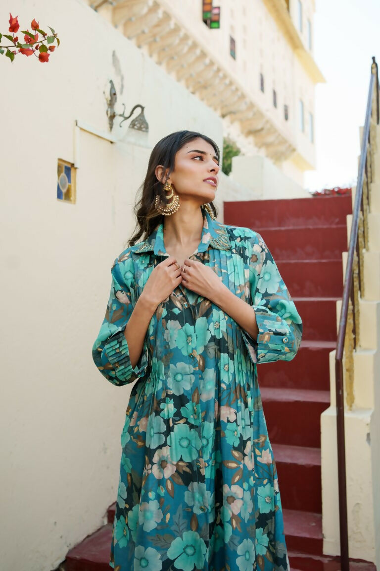 Vaasva Women Teal Muslin Tucks Kurta & Pant Set | Swadesiicart