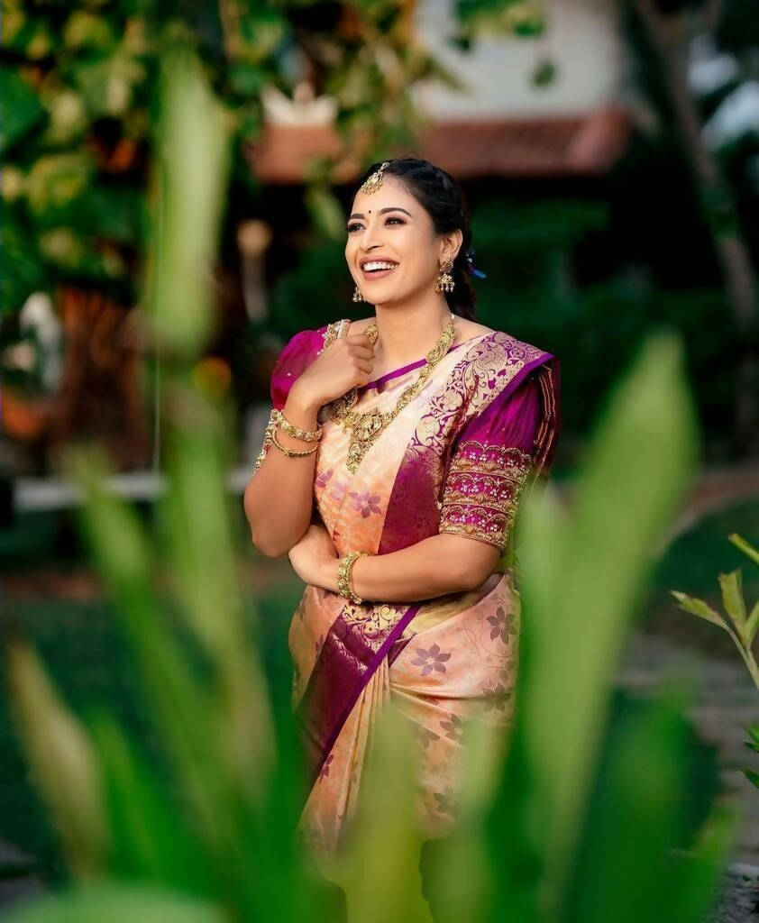 DEIANA'S Beautiful Designer Golden zari Soft Lichi Silk Saree - Cream - Swadesiicart