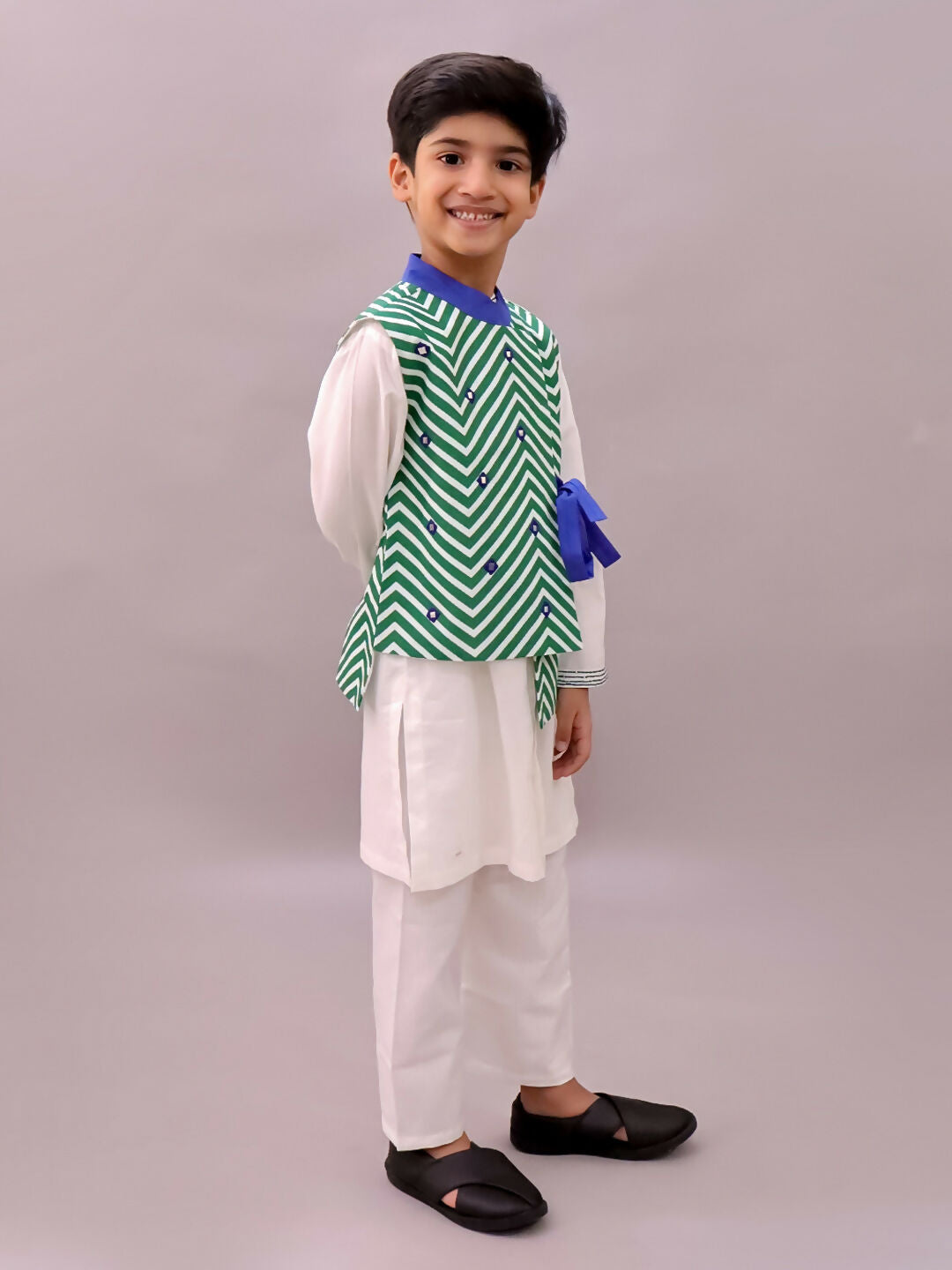 Lil Drama Shor-Gul White Kurta Pyjama with Green Jacket Set For Boys | Swadesiicart