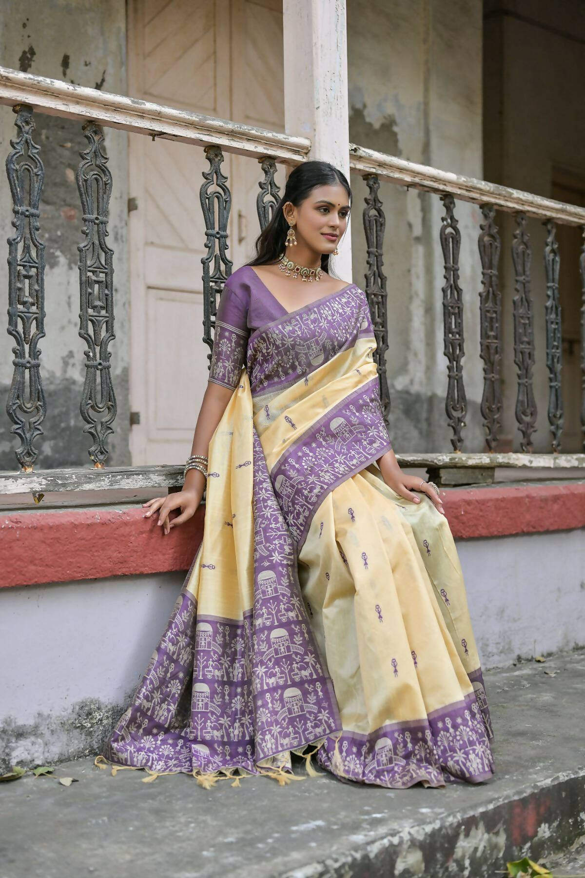 Vishnu Weaves Women's Wine Handloom Raw Silk Woven Saree with Blouse - Swadesiicart