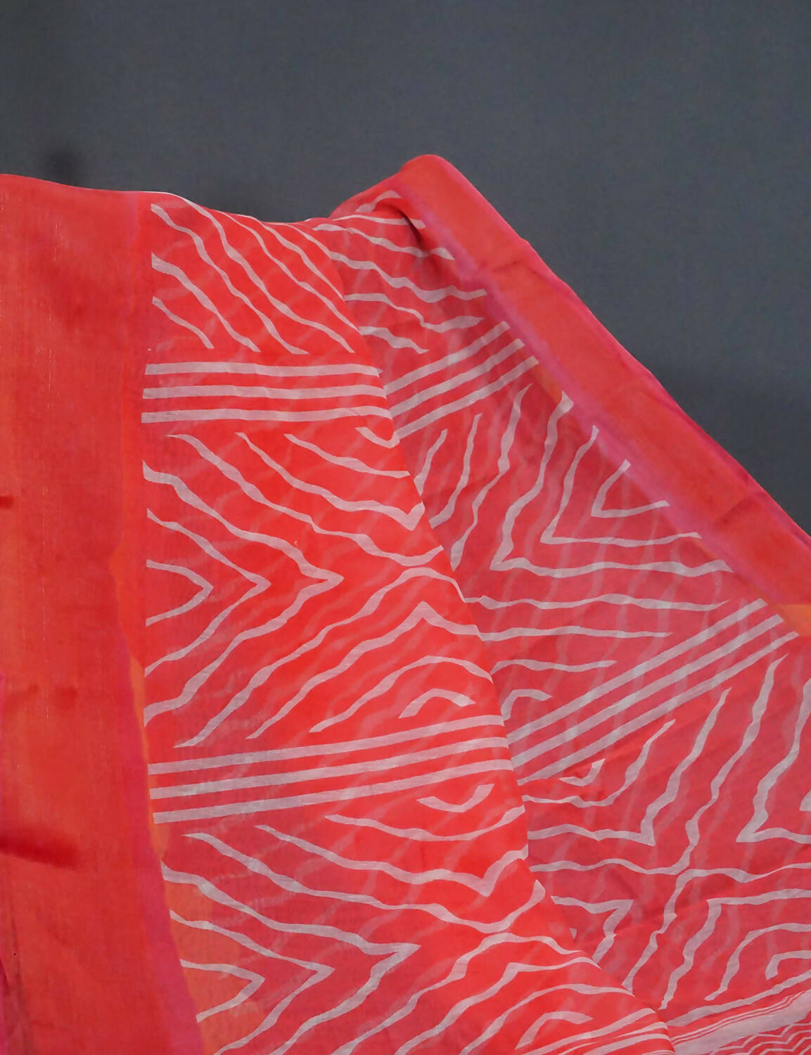 Shades Of Peach Mix Orange With Lehariya Design Semi Chanderi Saree By Gayathri Reddy Designer Studio | Swadesiicart