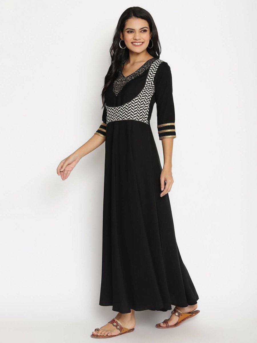 Ahalyaa Women's Black Crepe Printed Kurta | Swadesiicart