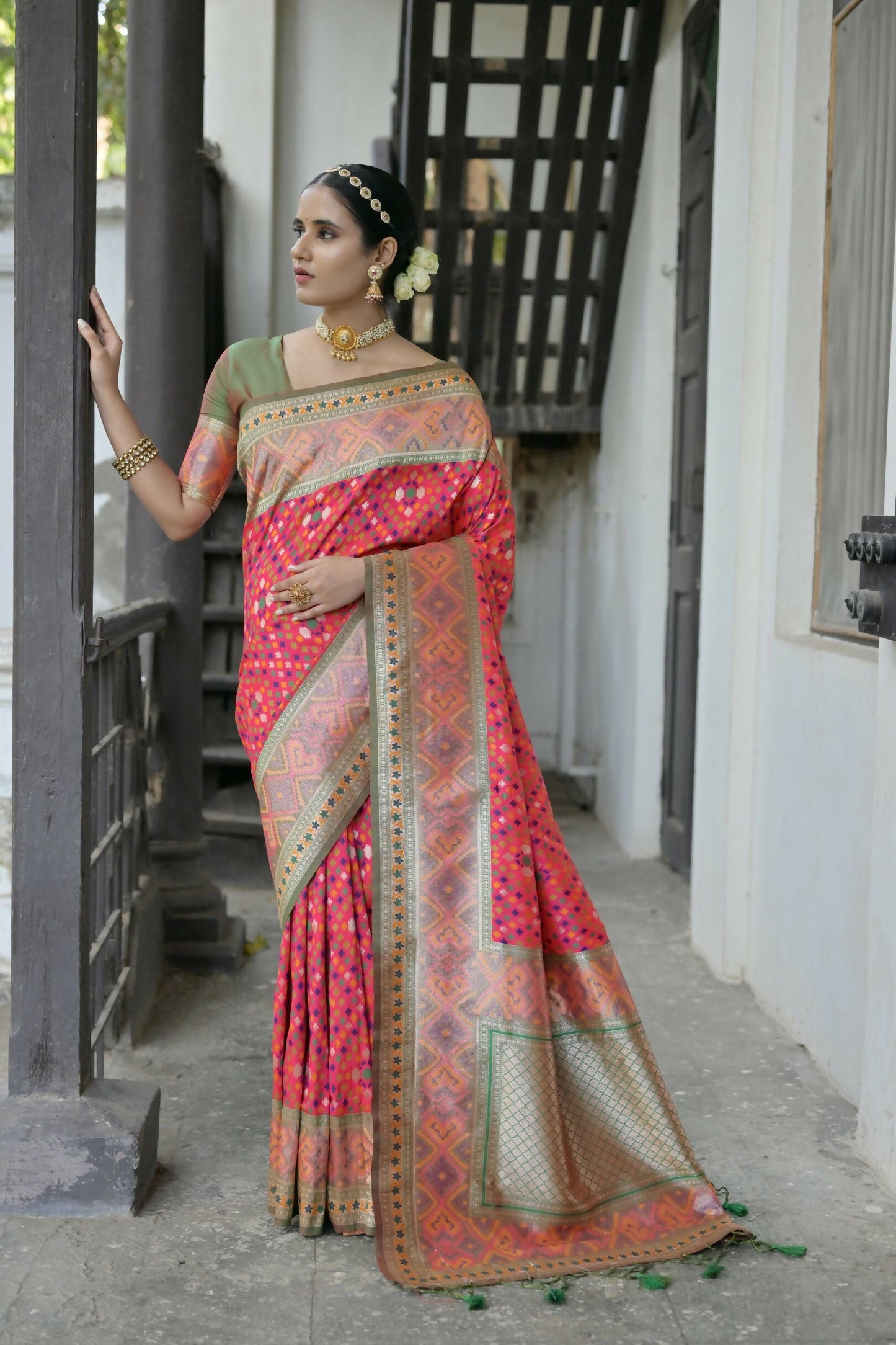 Vishnu Weaves Women's Rani Paithani Silk Saree with Blouse - Swadesiicart