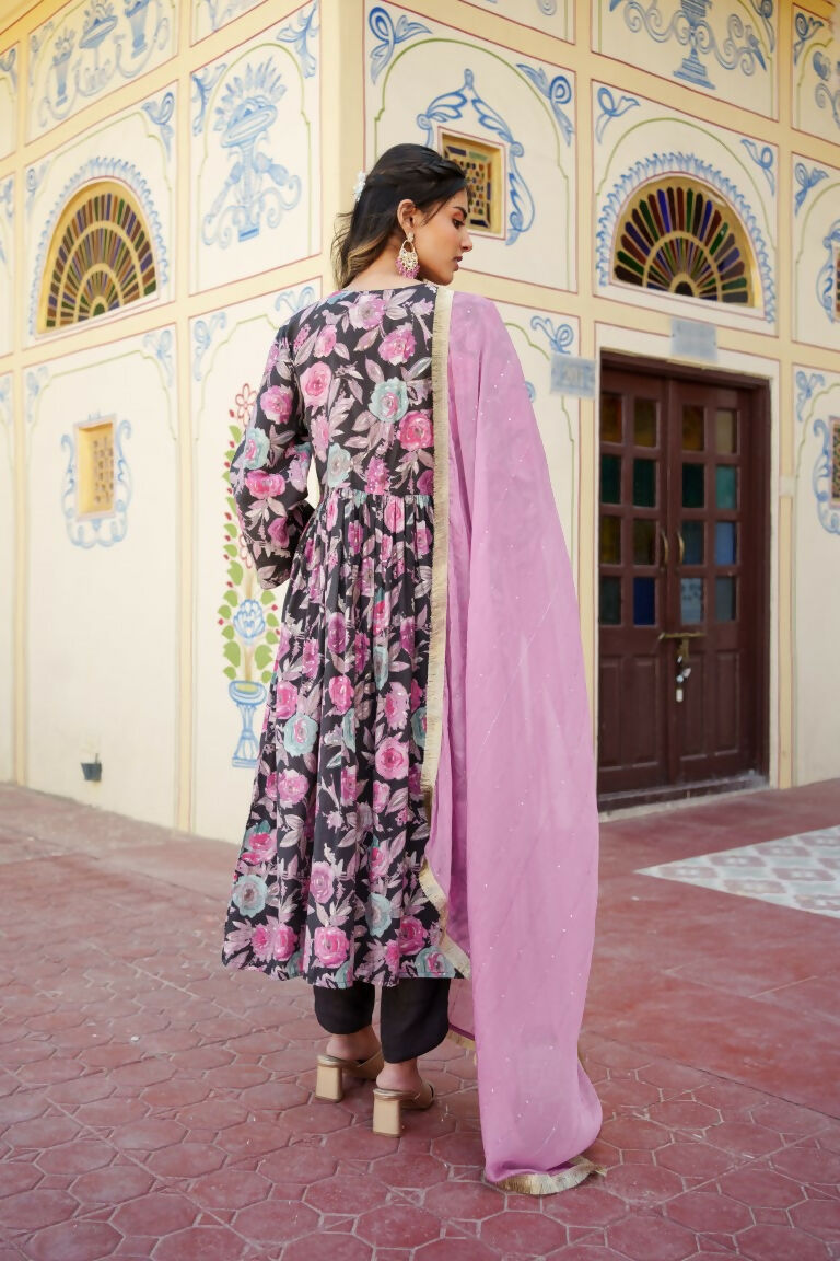 Vaasva Women Rani Muslin Embroidered Kurta, Pant & Dupatta Set | Swadesiicart