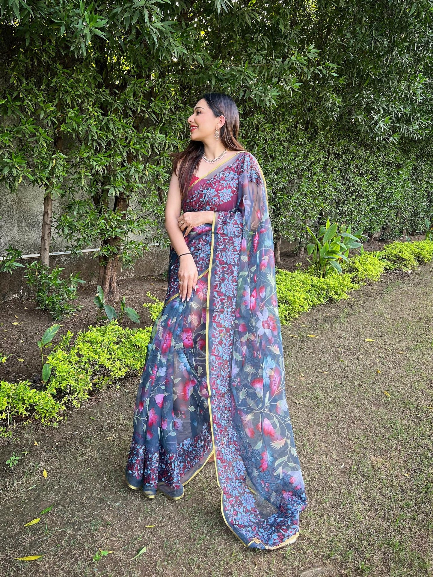 Vamsee Bavari Grey Organza Saree - Swadesiicart