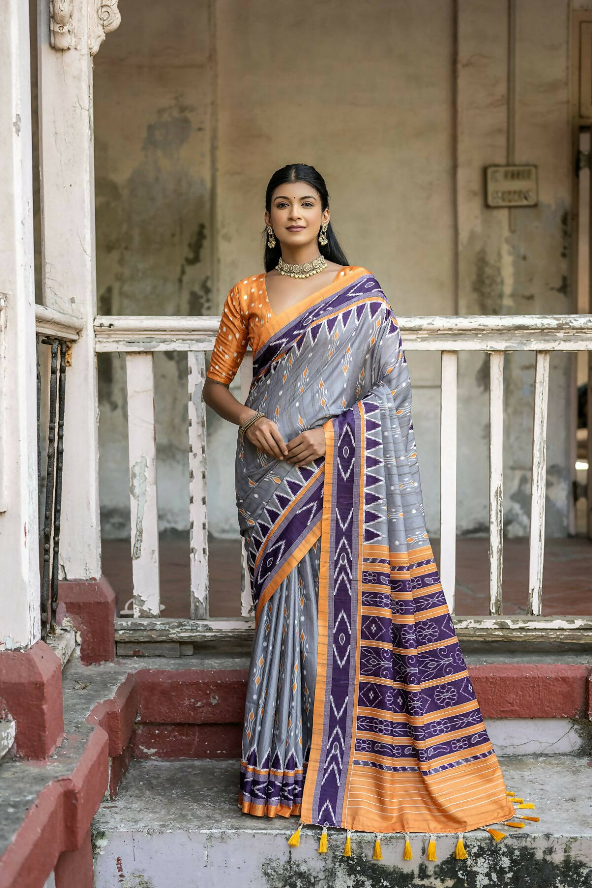 Vishnu Weaves Women's Grey Cotton Silk Printed Saree with Blouse - Swadesiicart