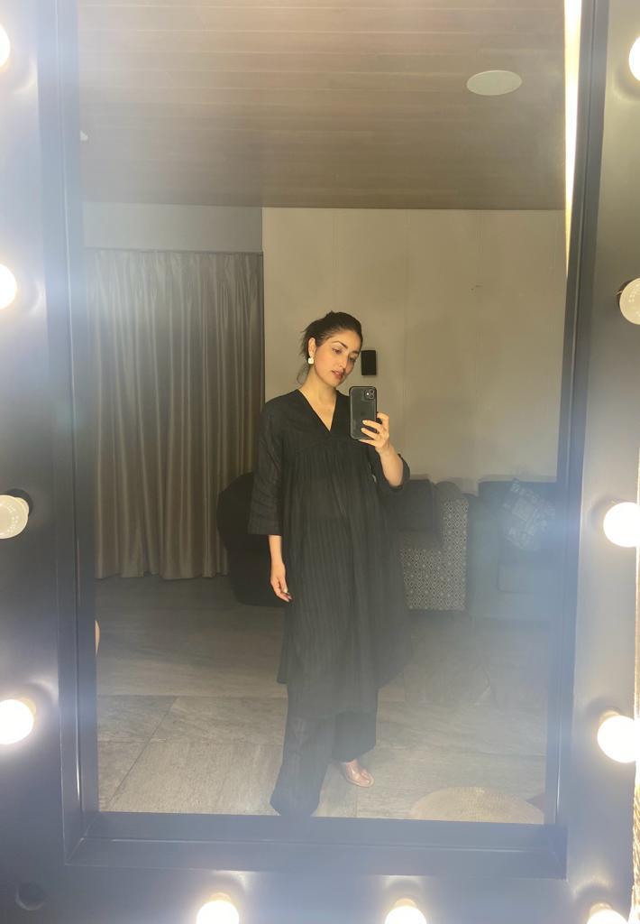 trueBrowns Black Dobby Flared Slit Kurta Pant Set | Swadesiicart