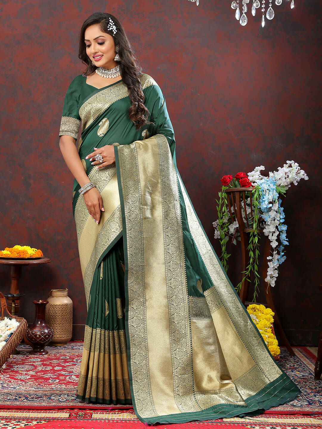 Lorenvalley Fashion Green Soft Silk Woven Design Gold Zari Weaving Saree - Swadesiicart