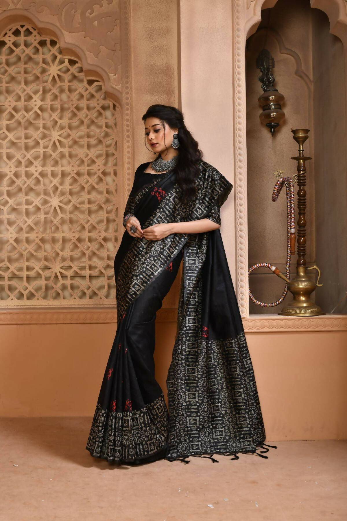 Vishnu Weaves Women's Black Handloom Raw Silk Woven Border Saree with Unstitched Blouse - Swadesiicart