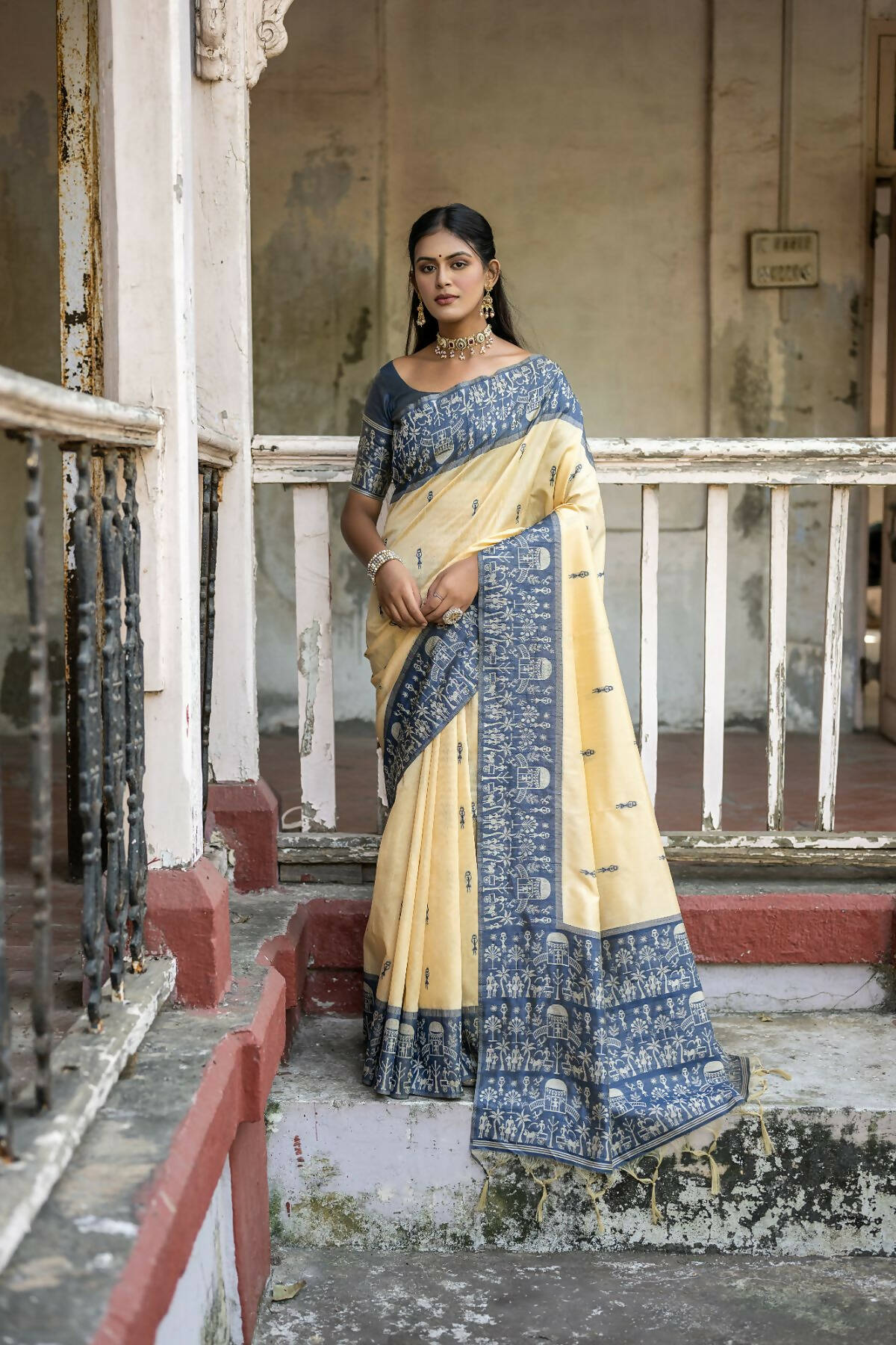 Vishnu Weaves Women's Blue Handloom Raw Silk Woven Saree with Blouse - Swadesiicart