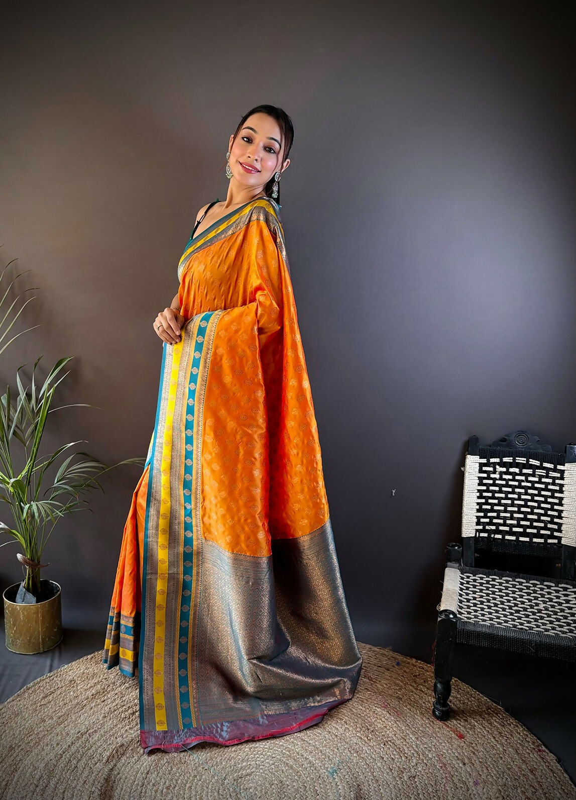 Joban Fashion Green Butti Banarasi Silk Sarees | Swadesiicart