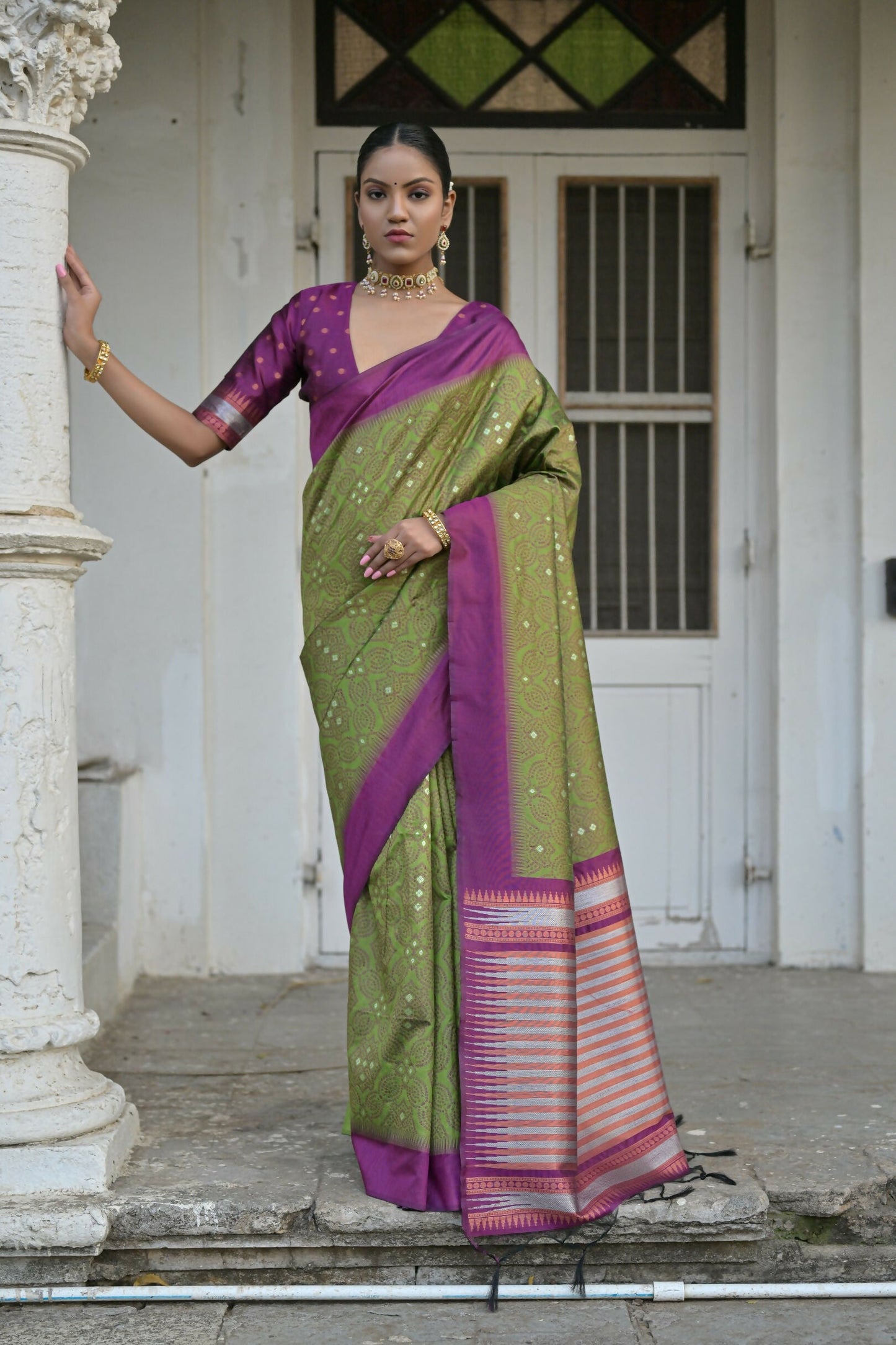 Vishnu Weaves Women's Mahendi Raw Silk Saree with Blouse - Swadesiicart