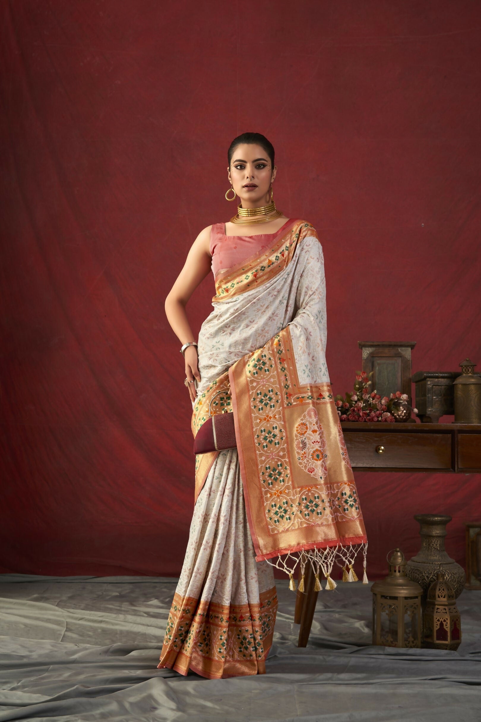 Vishnu Weaves Women's White Paithani Silk Saree with Blouse - Swadesiicart